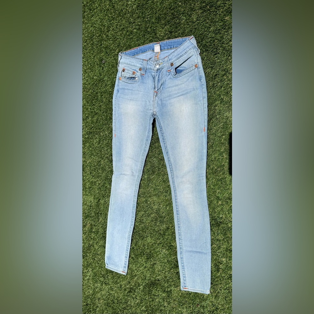 Light Blue Women's Jeans
True Religion skinny - higher waisted 27